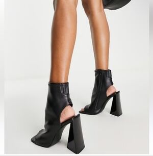 Steve Madden Transfer Peep Toe Bootie Size 9.5